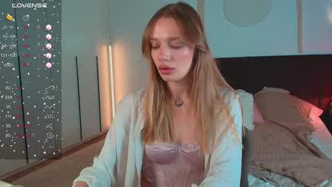 LunaticaBae online show from October 21, 2025, 3:29 am