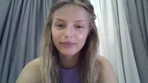 Luna  online show from September 10, 2025, 6:52 pm