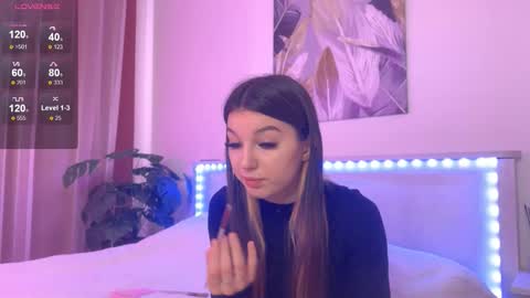 Snapshot of lunavine chatting on November 4, 2025, 11:42 am Veronica online show from November 4, 2025, 11:42 am