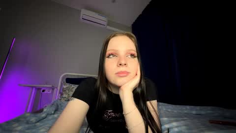 Snapshot of lunavoyce chatting on November 9, 2025, 4:16 pm Lunavoyce online show from November 9, 2025, 4:16 pm