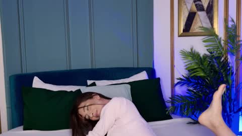 Luna online show from December 17, 2025, 4:51 am