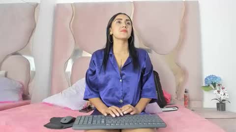 lunaxht online show from October 23, 2025, 12:59 pm