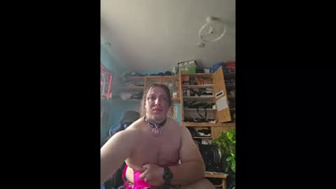 Snapshot of lunaxxxx97 chatting on August 1, 2026, 5:29 am LunaXXX online show from August 1, 2026, 5:29 am