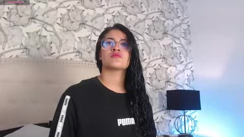 Luna and Kian online show from April 18, 2026, 3:54 am