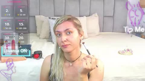 lunitadiva online show from October 28, 2025, 2:09 pm