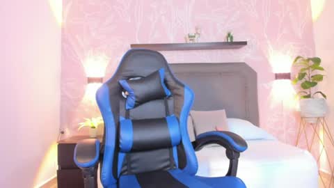 L U N A  online show from June 11, 2026, 1:09 pm