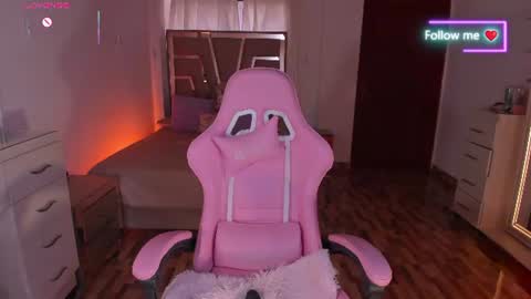 LUNA ROSE online show from July 11, 2026, 6:43 pm