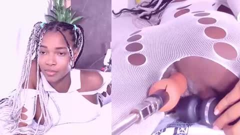 Snapshot of lunna_thomson chatting on October 9, 2025, 3:21 pm lunna online show from October 9, 2025, 3:21 pm