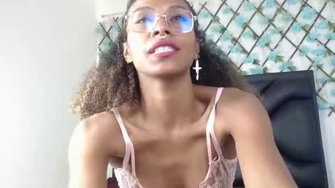 Lunna online show from October 11, 2025, 7:01 pm