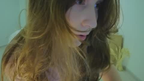 Snapshot of lunoria chatting on May 26, 2026, 11:34 pm lunoria online show from May 26, 2026, 11:34 pm