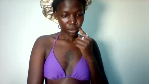 luo_queen online show from April 15, 2026, 2:51 am