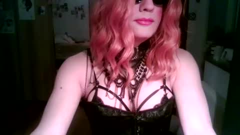 Snapshot of lurabedear chatting on April 10, 2026, 12:27 am CD Latino in Sweden online show from April 10, 2026, 12:27 am