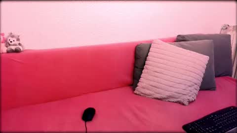 lurosincubus online show from December 14, 2025, 2:33 pm