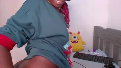 Snapshot of luscious_cuvy chatting on December 22, 2025, 5:54 pm luscious online show from December 22, 2025, 5:54 pm