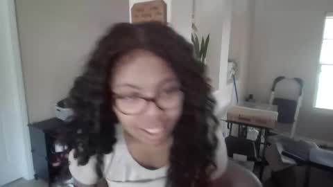 Snapshot of lusciouskoko chatting on November 16, 2025, 7:52 pm Luscious Koko online show from November 16, 2025, 7:52 pm