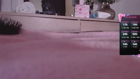 lusciouslipsxx online show from June 14, 2026, 5:09 am