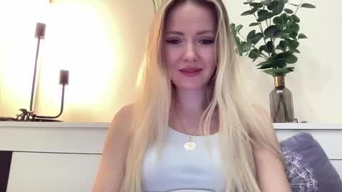 lusiluv online show from February 6, 2026, 6:33 pm