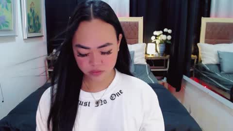 Snapshot of lustfuloffendertrina chatting on January 9, 2025, 8:34 am Trina online show from January 9, 2025, 8:34 am