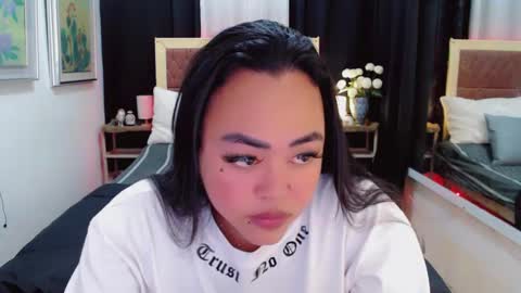 Snapshot of lustfuloffendertrina chatting on January 9, 2025, 11:36 am Trina online show from January 9, 2025, 11:36 am