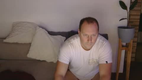 Snapshot of lustonfan chatting on May 9, 2026, 6:57 pm lustonfan online show from May 9, 2026, 6:57 pm