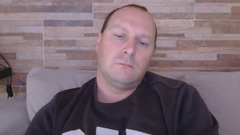 Snapshot of lustonfan chatting on June 9, 2026, 12:39 pm lustonfan online show from June 9, 2026, 12:39 pm