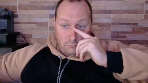 Snapshot of lustonfan chatting on July 3, 2026, 12:33 pm lustonfan online show from July 3, 2026, 12:33 pm
