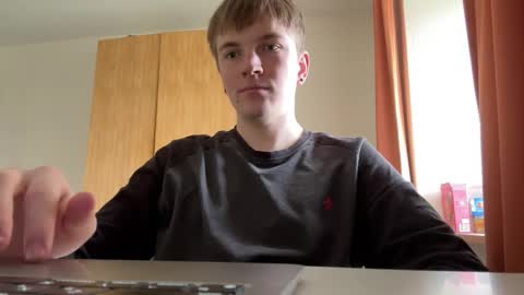 Nik online show from October 15, 2025, 8:14 am