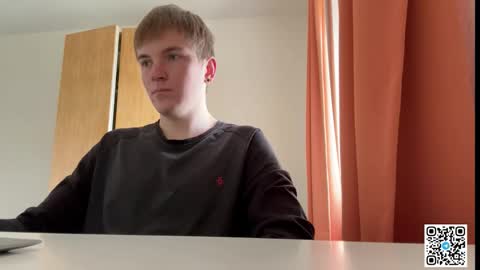 Nik online show from October 18, 2025, 9:32 am