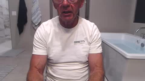 luv_missle online show from April 25, 2026, 6:38 am