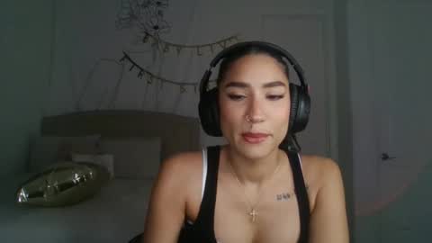 Liv 3 online show from November 14, 2025, 1:04 am