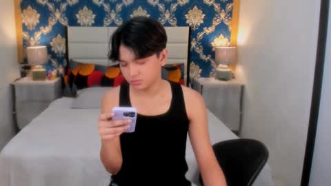 Snapshot of lux_white chatting on March 4, 2025, 2:06 am queen lux online show from March 4, 2025, 2:06 am