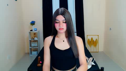 queen lux online show from September 26, 2025, 12:47 am