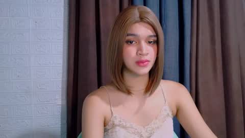 queen lux online show from April 5, 2026, 3:36 am