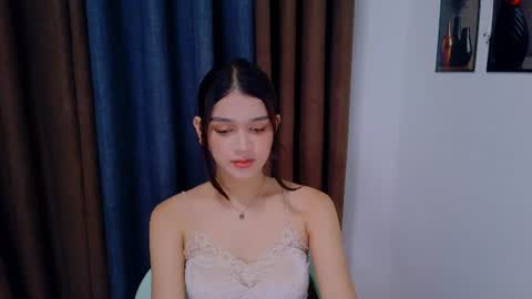 queen lux online show from July 6, 2026, 3:47 pm