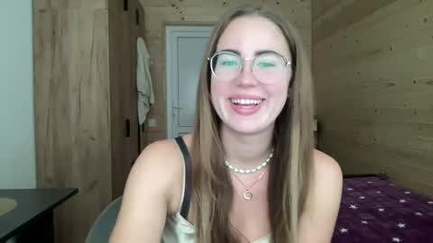 Snapshot of luxie_queen chatting on June 19, 2026, 7:34 am Katie online show from June 19, 2026, 7:34 am