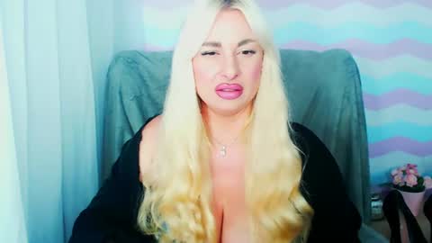 Snapshot of luxuriaaa chatting on July 5, 2026, 7:32 pm Luxuriaa online show from July 5, 2026, 7:32 pm
