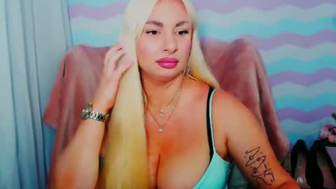 Snapshot of luxuriaaa chatting on July 7, 2026, 6:01 pm Luxuriaa online show from July 7, 2026, 6:01 pm