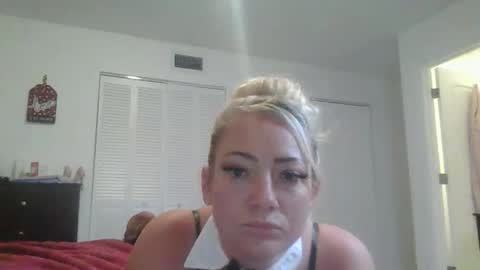 luxuriousbunny online show from October 28, 2025, 3:43 am
