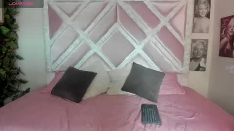 Lux online show from April 23, 2026, 2:41 pm