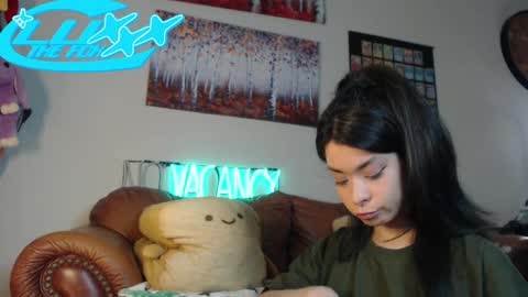 Snapshot of luxxxthefox chatting on January 24, 2025, 1:13 am LuxxxTheFox online show from January 24, 2025, 1:13 am