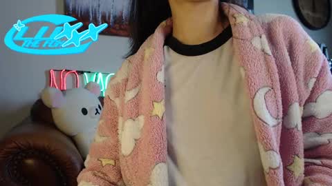 Snapshot of luxxxthefox chatting on September 9, 2025, 9:03 pm LuxxxTheFox online show from September 9, 2025, 9:03 pm