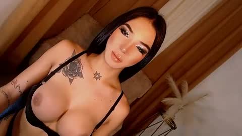 Snapshot of luxywilson chatting on December 5, 2024, 6:10 am luxy online show from December 5, 2024, 6:10 am