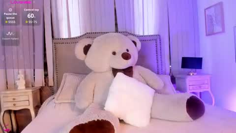 Snapshot of lya_brown chatting on July 2, 2026, 12:33 pm lya_brown online show from July 2, 2026, 12:33 pm