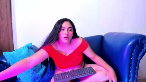 LYA DUBOIS  online show from February 12, 2026, 1:28 pm