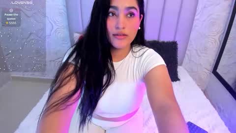 LYA DUBOIS  online show from February 13, 2026, 9:33 pm