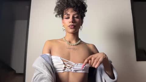 LYA online show from September 29, 2025, 3:11 am