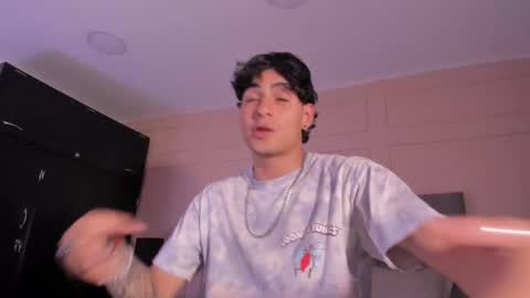 Lyan online show from September 9, 2025, 7:35 pm