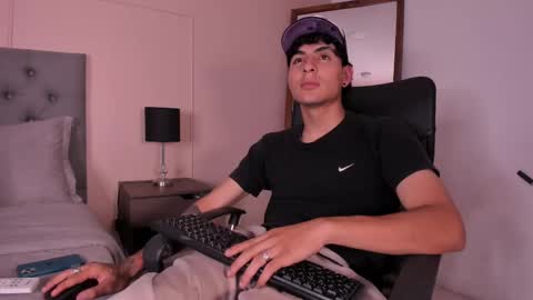 Lyan online show from September 20, 2025, 7:59 pm