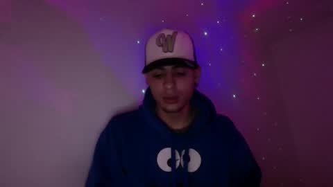 Lyan online show from November 17, 2025, 2:01 pm