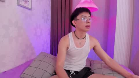 Lyan online show from September 19, 2025, 7:14 pm